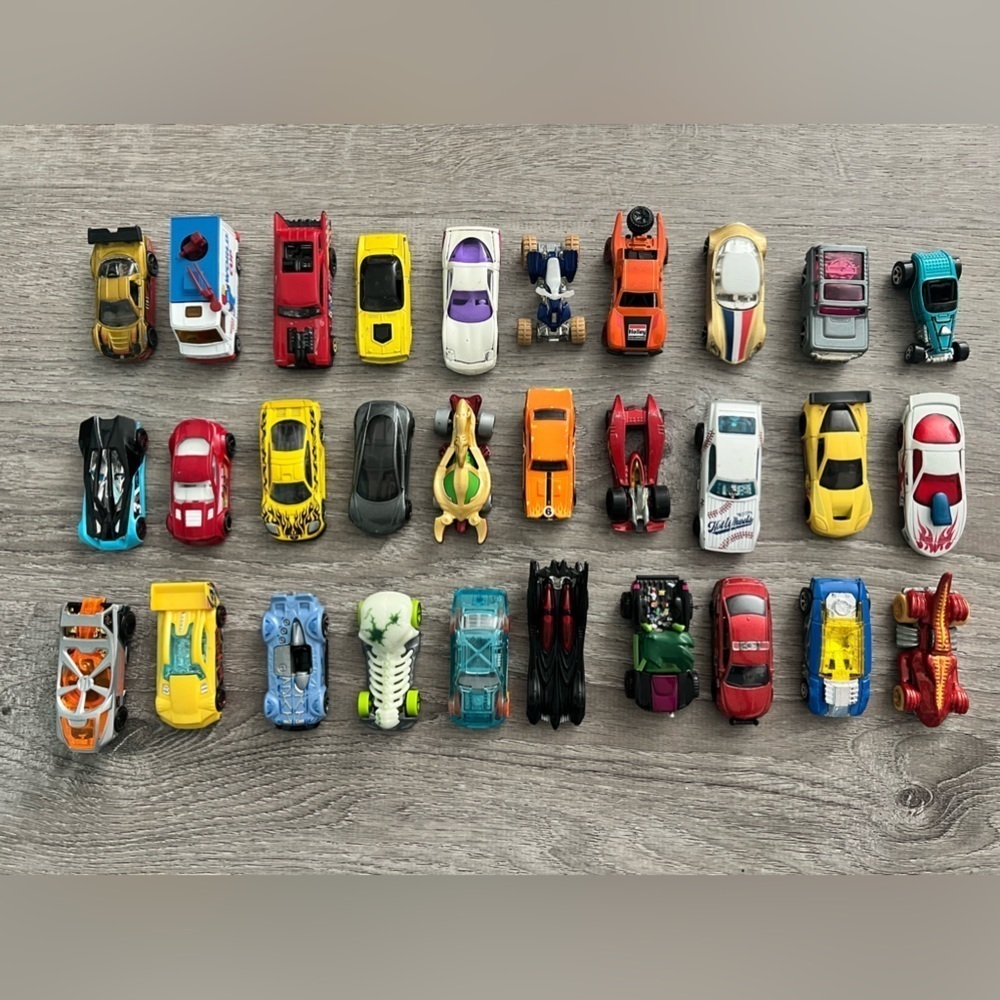 Hotwheels Toy Diecast Cars Lot Of 30 cars lot #7
